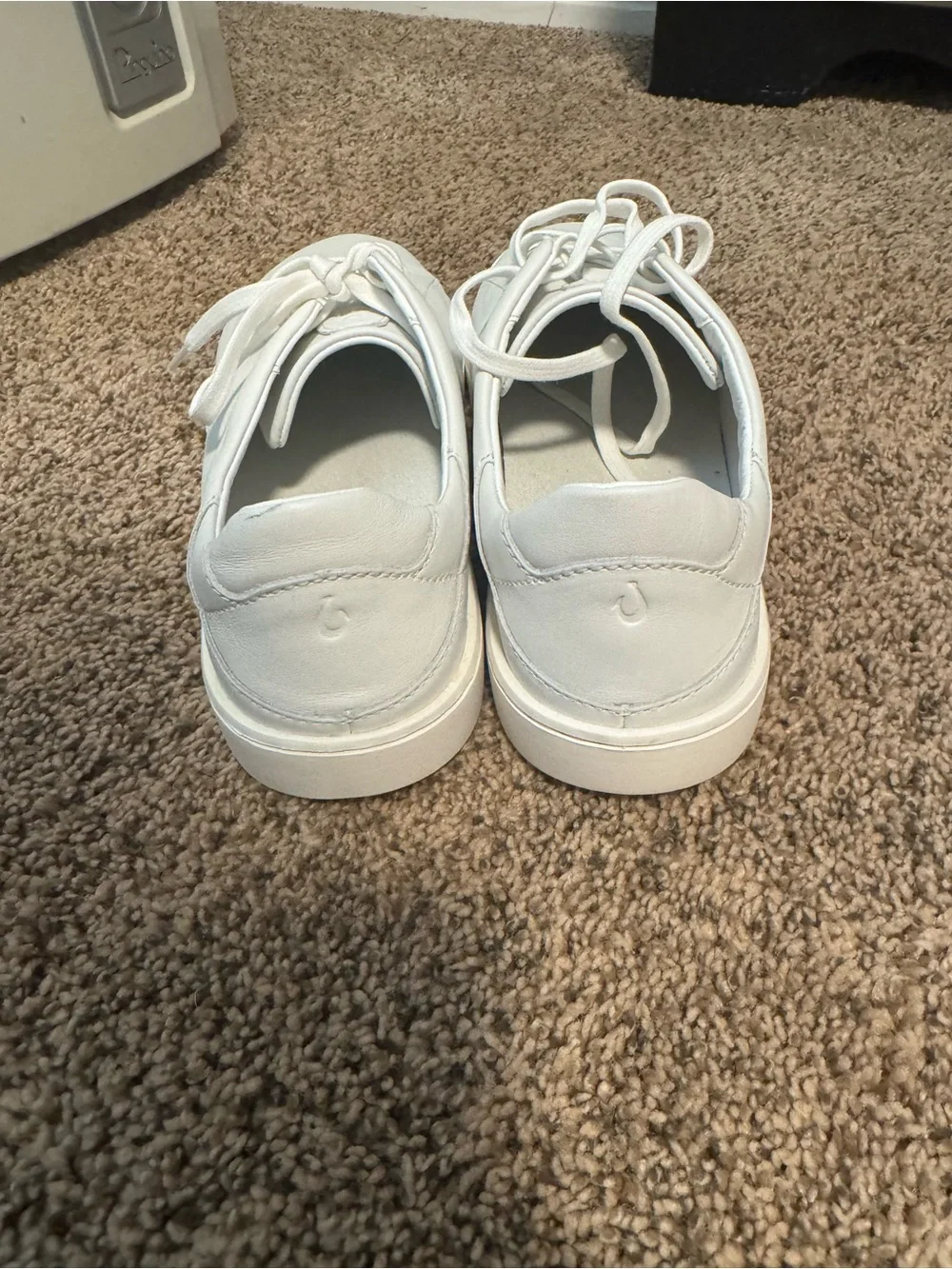 OluKai Men's White Low-Top Lace-Up Sneakers